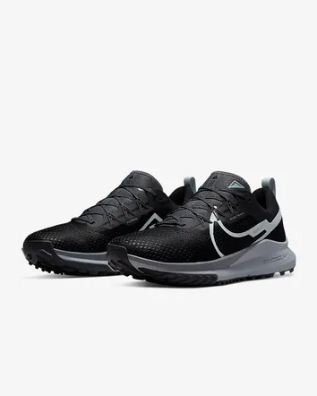 Nike Scarpa da trail da uomo React Pegasus Trail 4 DJ6158 001 nero-grigio scuro